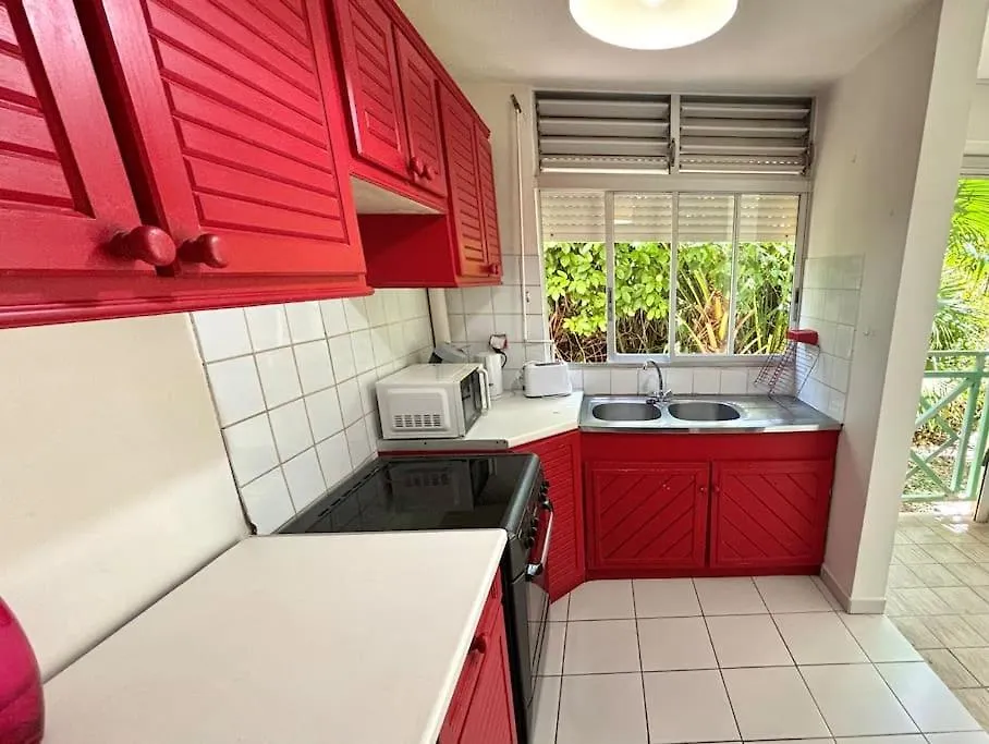 Le Refuge De Chrystel : Plage Accessible A Pied Le Gosier  Guadeloupe